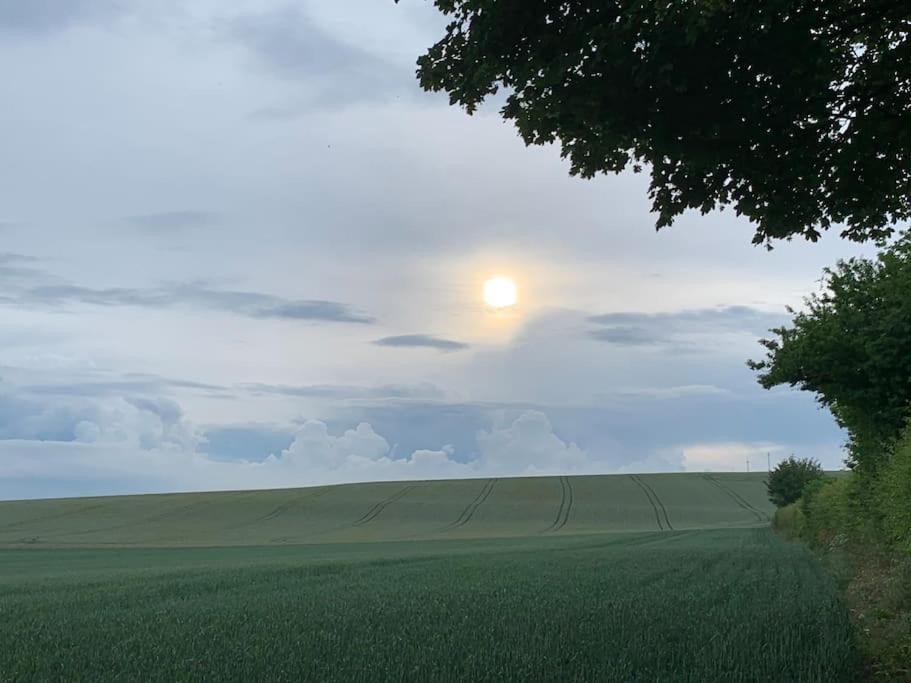 Hollingbourne Romantic Shepherds Hut With Stunning Sunsets מראה חיצוני תמונה
