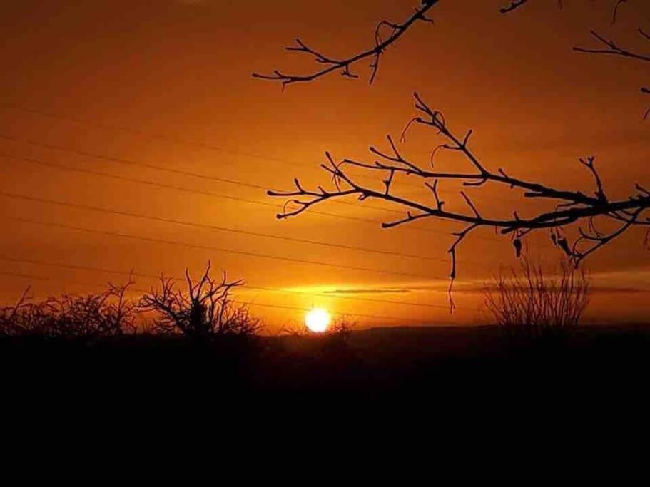 Hollingbourne Romantic Shepherds Hut With Stunning Sunsets מראה חיצוני תמונה