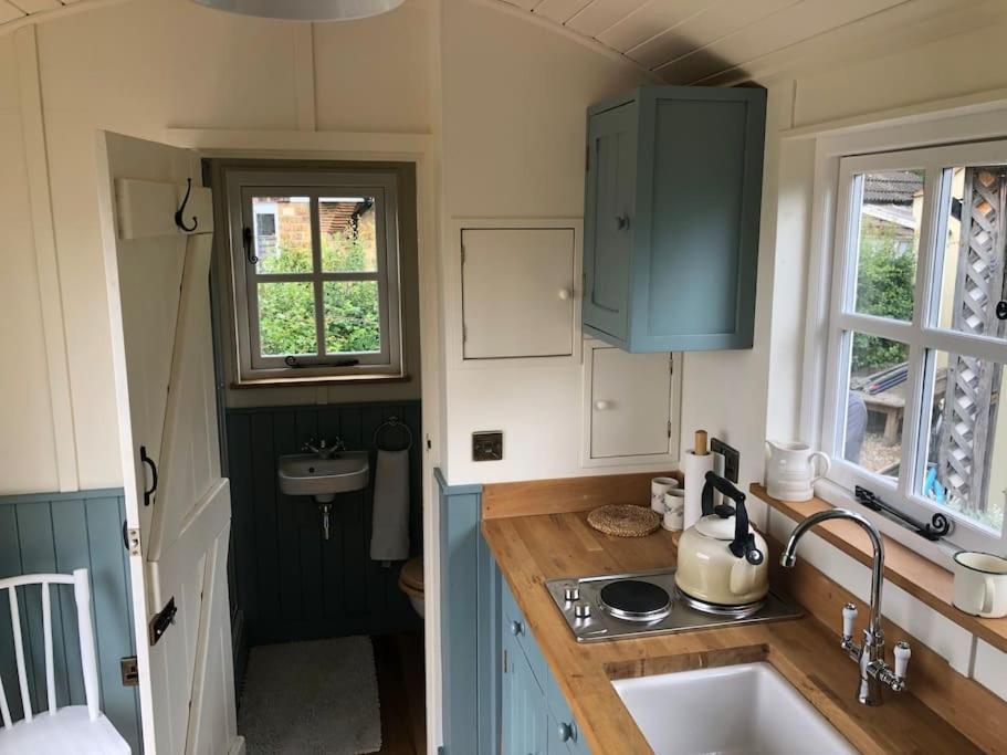 Hollingbourne Romantic Shepherds Hut With Stunning Sunsets מראה חיצוני תמונה