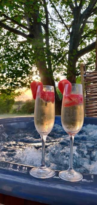 Hollingbourne Romantic Shepherds Hut With Stunning Sunsets מראה חיצוני תמונה